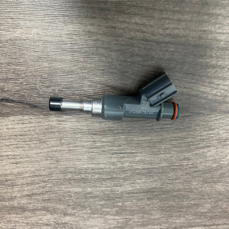 Injectors 23250-75100 for Toyota Tacoma Hilux Hiace 4Runner 2.7L L4